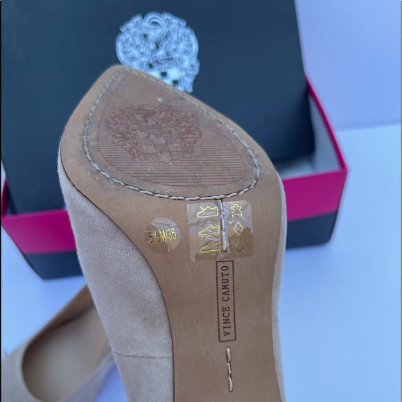 Vince Camuto - tan suede pumps - Picture 5 of 6